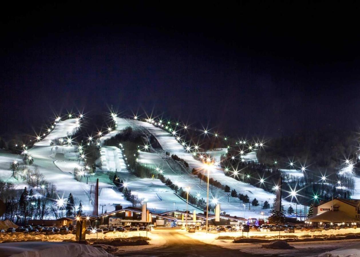 דירות סטונהם Ski-In, Ski-Out Chaleureux Studio Loft Au Pied Des Pistes De Ski מראה חיצוני תמונה